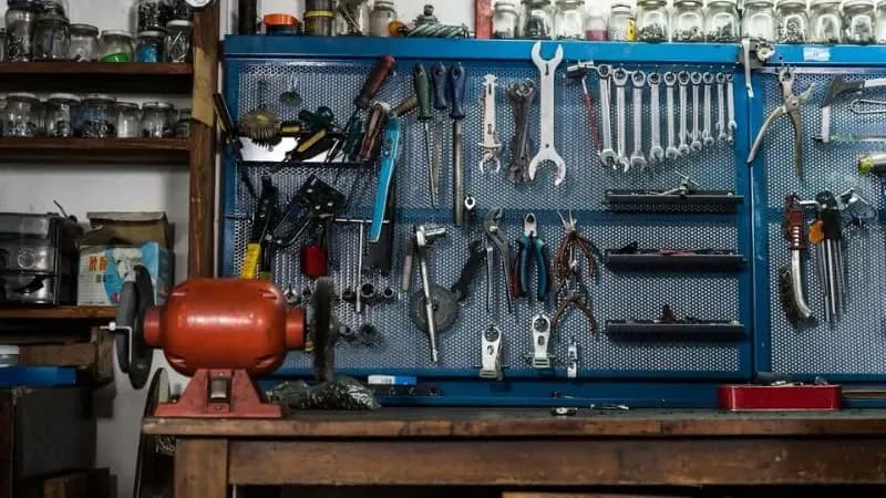 Jak stworzyć warsztat w garażu? Kompletny poradnik krok po kroku