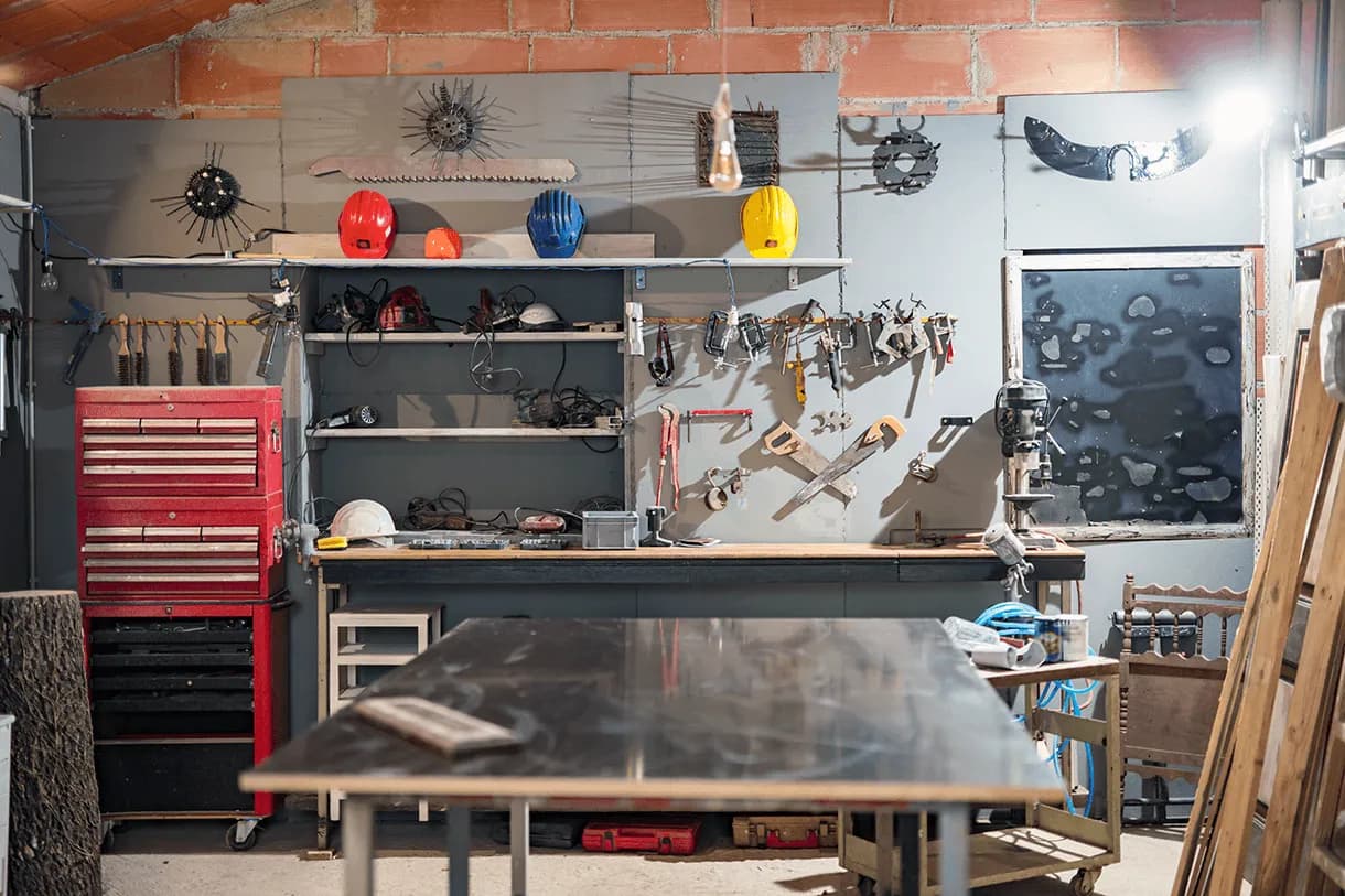 Jak urządzić warsztat w piwnicy? Funkcjonalnie i bezpiecznie