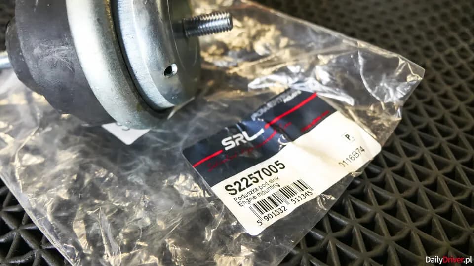 Jak sprawdzić poduszki silnika? Objawy, testy i koszty wymiany.